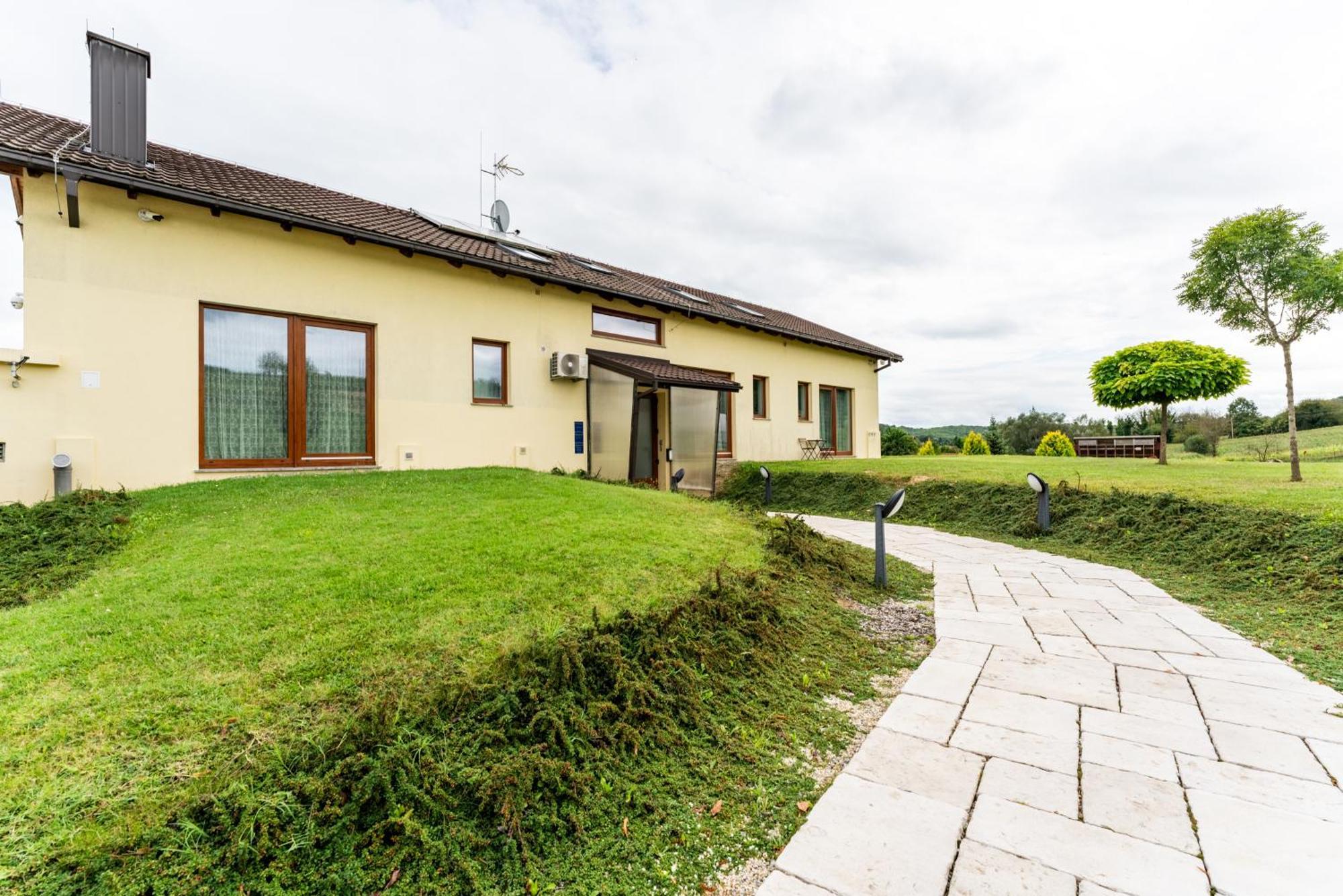 Bed&Breakfast Vinarija Coner Bed and Breakfast Bjelovar Buitenkant foto